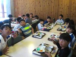 朝食の様子