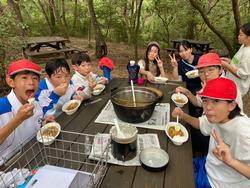 昼食（カレー）の様子
