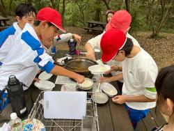 昼食（カレー）の様子