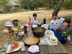 昼食（カレー）の様子