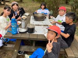 昼食（カレー）の様子
