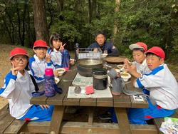 昼食（カレー）の様子
