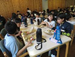 4日目の昼食の様子