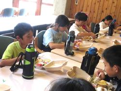 4日目の昼食の様子