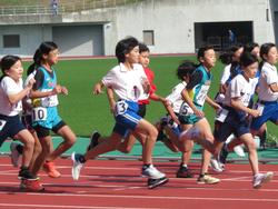 北播地区小学校陸上競技記録会の様子