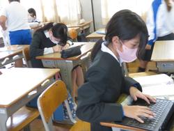 6年生「平和の詩」を画仙紙に