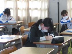 6年生「平和の詩」を画仙紙に