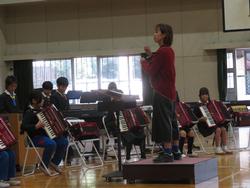 音楽会4年生の演奏