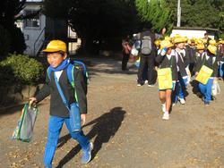 3年生校外学習 学校出発
