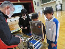 5年生ダイハツものづくり体験教室の様子