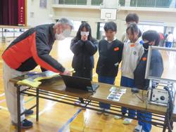 5年生ダイハツものづくり体験教室の様子