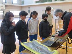 5年生ダイハツものづくり体験教室の様子