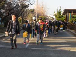 4年生校外学習に出発