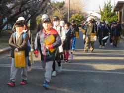 4年生校外学習に出発
