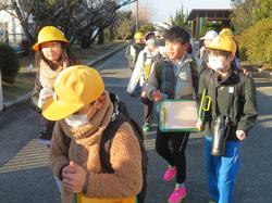 4年生校外学習に出発