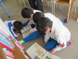 2年生図書の時間