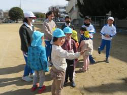 5年生幼稚園との交流