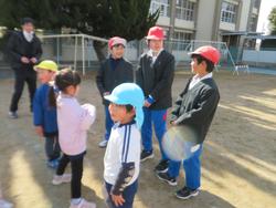 5年生幼稚園との交流