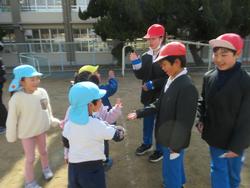 5年生幼稚園との交流