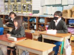4年生「おめでとう」の掲示板づくり