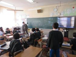 4年生「おめでとう」の掲示板づくり