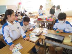 2年生お楽しみ会の準備