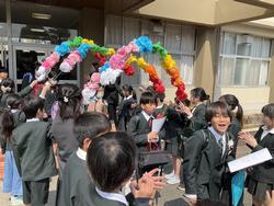 卒業式後の記念撮影