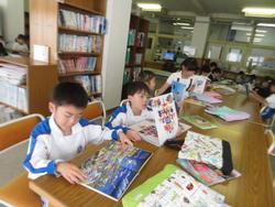 2年生図書の時間