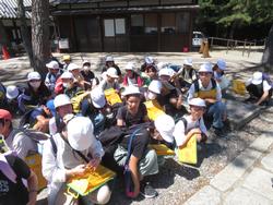 6年生校外学習東大寺南大門到着