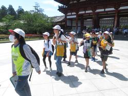 6年生校外学習東大寺南大門到着