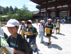 6年生校外学習東大寺南大門到着