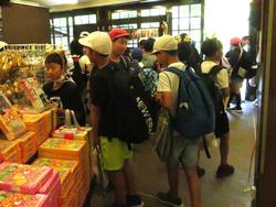 6年生校外学習お買い物