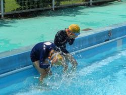 4年生水泳学習の様子