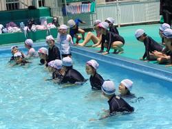 2年生水泳学習の様子