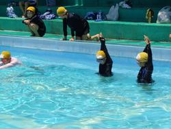 4年生水泳学習の様子