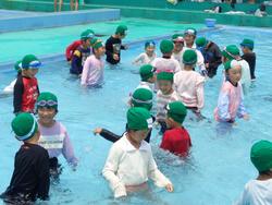 1年生着衣水泳の様子