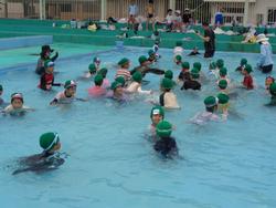 1年生着衣水泳の様子