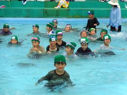 1年生着衣水泳の様子