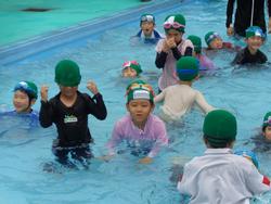 1年生着衣水泳の様子