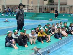 1年生着衣水泳の様子