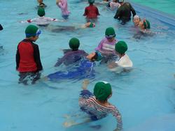 1年生着衣水泳の様子