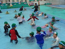 1年生着衣水泳の様子