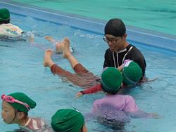 1年生着衣水泳の様子