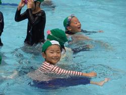 1年生着衣水泳の様子
