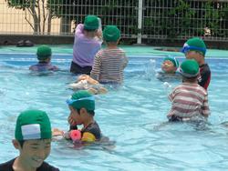 1年生着衣水泳の様子