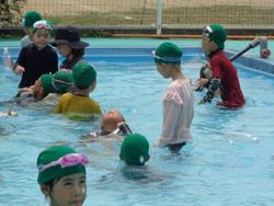 1年生着衣水泳の様子