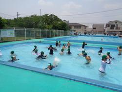 1年生着衣水泳の様子