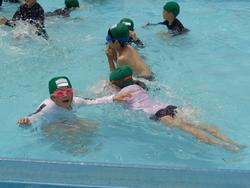 1年生着衣水泳の様子