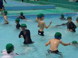 1年生着衣水泳の様子