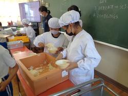 2年生給食の時間